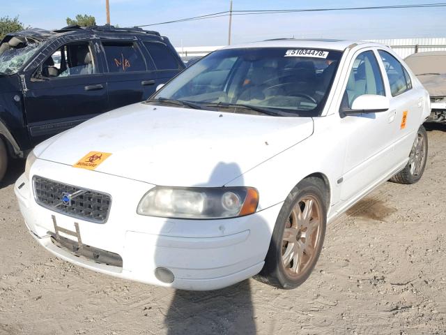 YV1RS592452445852 - 2005 VOLVO S60 2.5T WHITE photo 2