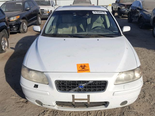 YV1RS592452445852 - 2005 VOLVO S60 2.5T WHITE photo 9