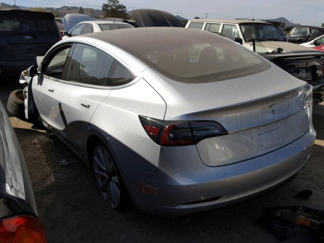 5YJ3E1EA0JF043049 - 2018 TESLA MODEL 3 SILVER photo 3