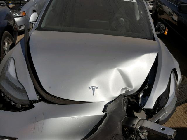 5YJ3E1EA0JF043049 - 2018 TESLA MODEL 3 SILVER photo 7