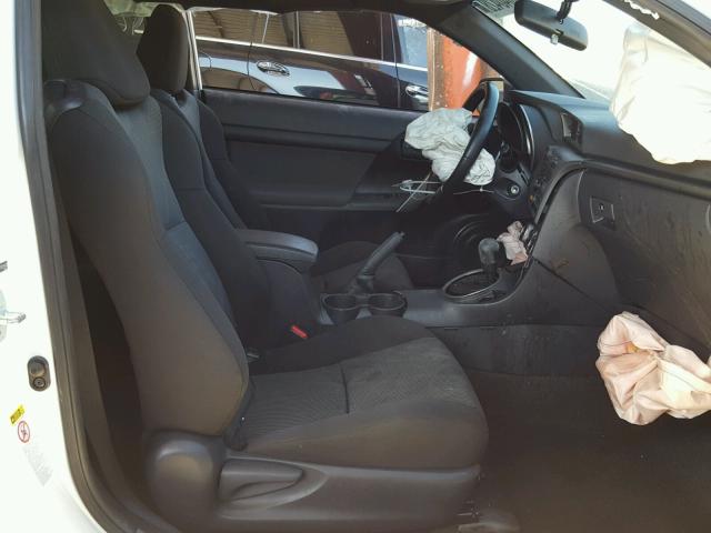 JTKJF5C77D3065403 - 2013 TOYOTA SCION TC თეთრი ფოტო 5