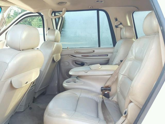 5LMFU28R82LJ11161 - 2002 LINCOLN NAVIGATOR Ақ фото 6