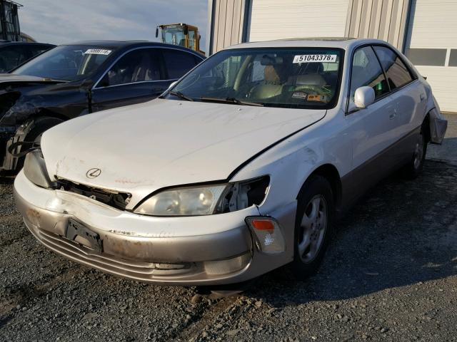 JT8BF22G0V0066244 - 1997 LEXUS ES 300 WHITE photo 2