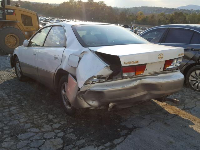 JT8BF22G0V0066244 - 1997 LEXUS ES 300 WHITE photo 3