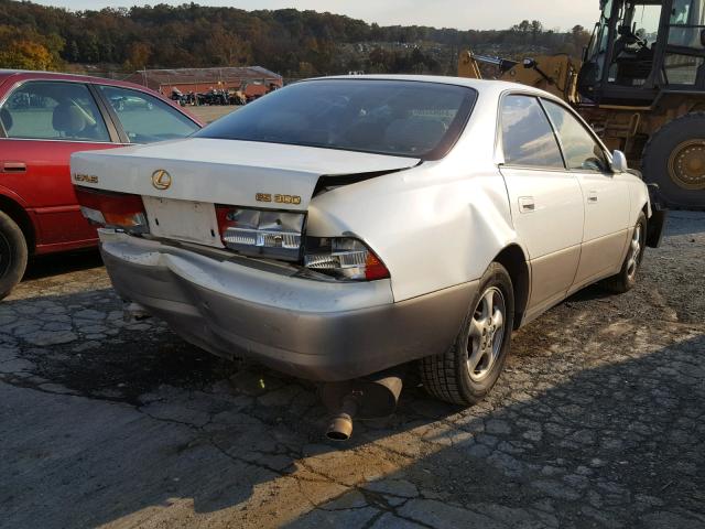 JT8BF22G0V0066244 - 1997 LEXUS ES 300 WHITE photo 4