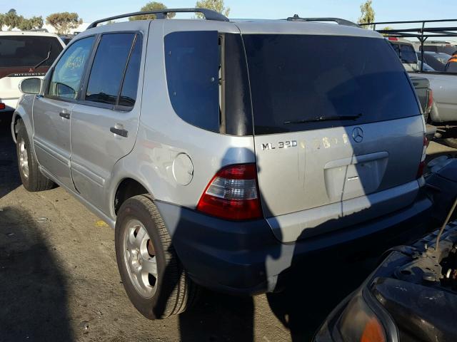 4JGAB54E32A336302 - 2002 MERCEDES-BENZ ML 320 GRAY photo 3