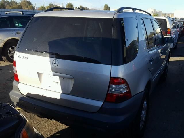 4JGAB54E32A336302 - 2002 MERCEDES-BENZ ML 320 GRAY photo 4