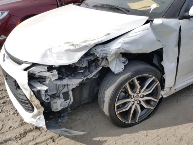 JTKJF5C7XF3095949 - 2015 TOYOTA SCION TC 白色 照片 9