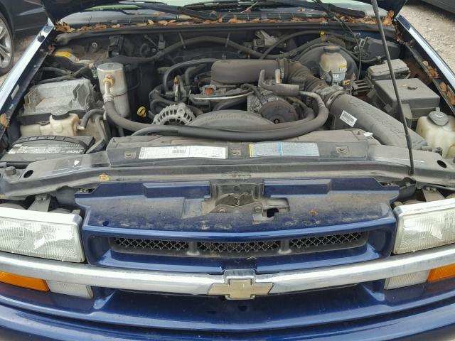 1GNCS13W22K141390 - 2002 CHEVROLET BLAZER BLUE photo 7