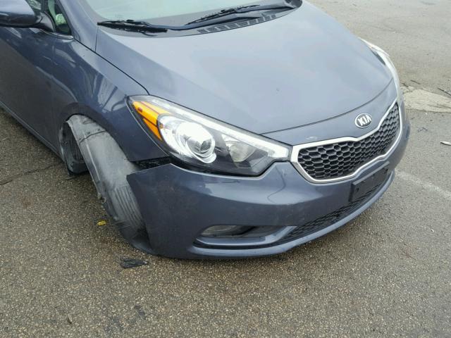 KNAFX4A89E5102325 - 2014 KIA FORTE EX BLUE photo 9