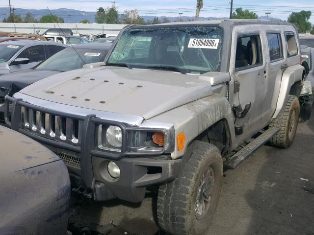 5GTDN136X68118729 - 2006 HUMMER H3 GRAY photo 2