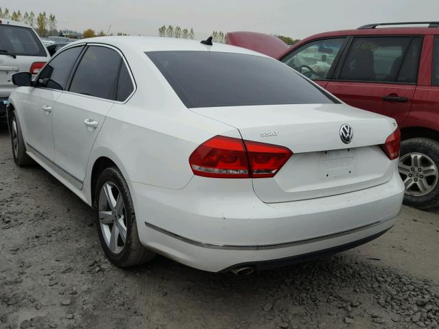 1VWBN7A32DC089891 - 2013 VOLKSWAGEN PASSAT SE WHITE photo 3