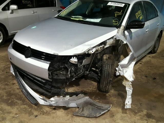 3VW2K7AJ0DM308501 - 2013 VOLKSWAGEN JETTA BASE SILVER photo 9