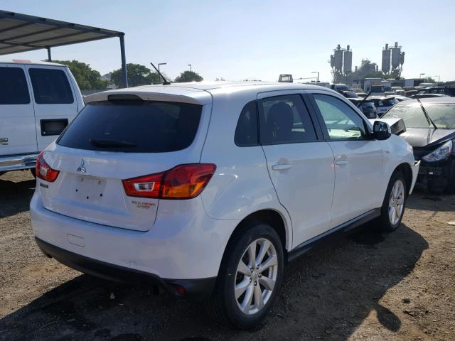 4A4AP3AU5FE010269 - 2015 MITSUBISHI OUTLANDER WHITE photo 4