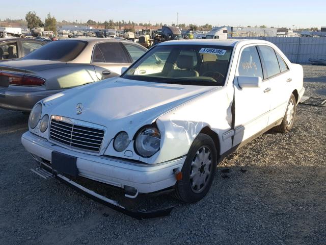 WDBJF25F9WA499507 - 1998 MERCEDES-BENZ E 300TD WHITE photo 2