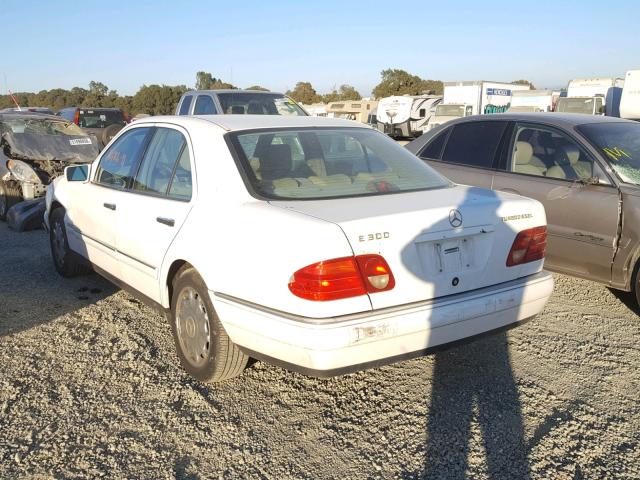 WDBJF25F9WA499507 - 1998 MERCEDES-BENZ E 300TD WHITE photo 3