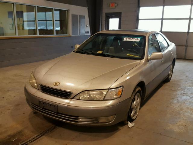 JT8BF22G3V0013795 - 1997 LEXUS ES 300 SILVER photo 2