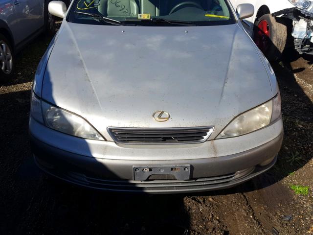 JT8BF22G3V0013795 - 1997 LEXUS ES 300 SILVER photo 7