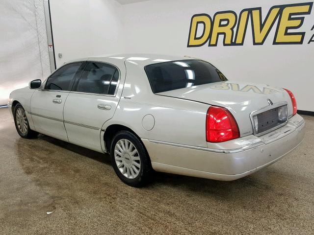 1LNHM81W45Y671135 - 2005 LINCOLN TOWN CAR S WHITE photo 3