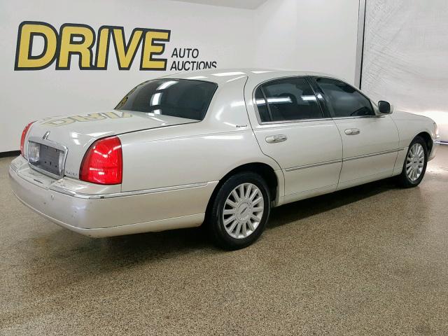 1LNHM81W45Y671135 - 2005 LINCOLN TOWN CAR S WHITE photo 4