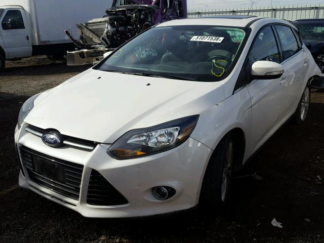 1FADP3N2XDL379737 - 2013 FORD FOCUS TITA WHITE photo 2