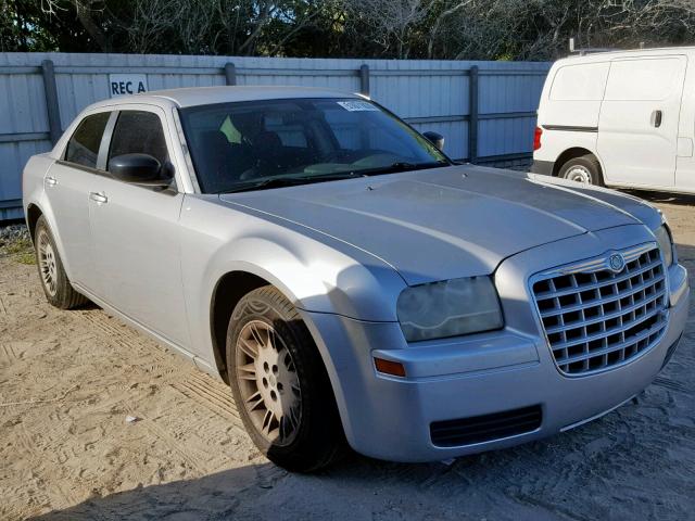 2C3KA43RX7H682063 - 2007 CHRYSLER 300 SILVER photo 1