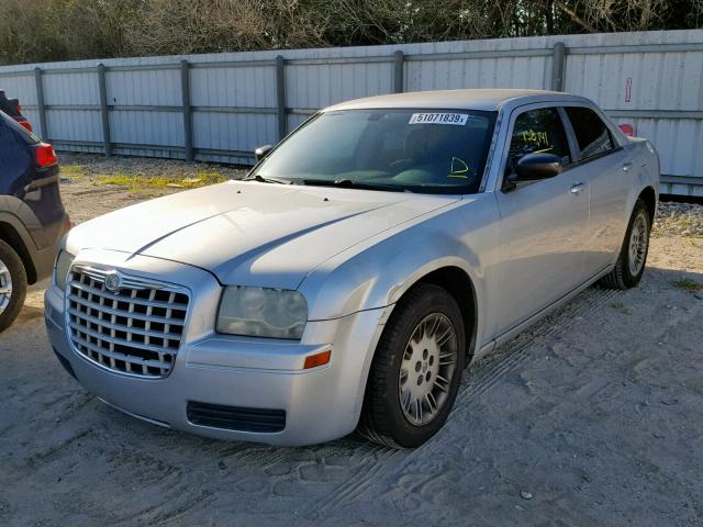 2C3KA43RX7H682063 - 2007 CHRYSLER 300 SILVER photo 2