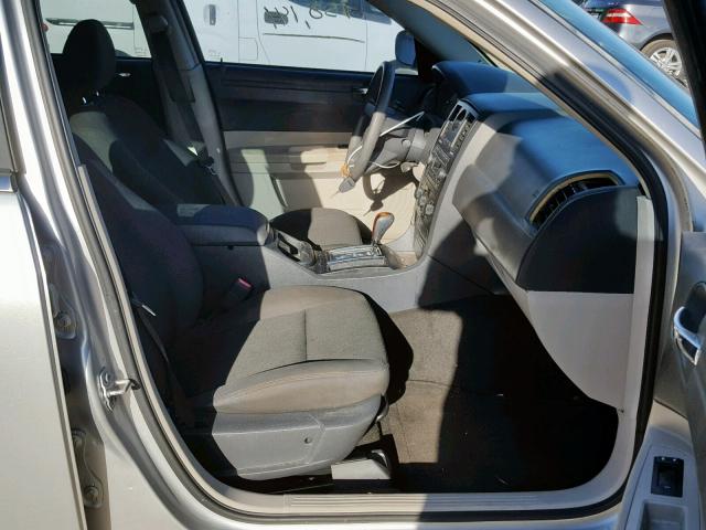 2C3KA43RX7H682063 - 2007 CHRYSLER 300 SILVER photo 5