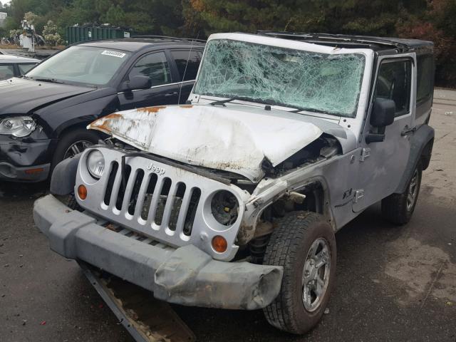 1J4FZ24148L651215 - 2008 JEEP WRANGLER X SILVER photo 2