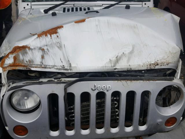 1J4FZ24148L651215 - 2008 JEEP WRANGLER X SILVER photo 7