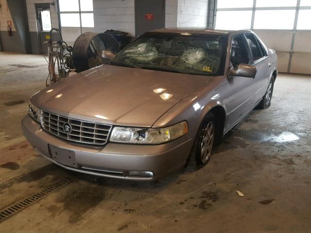 1G6KY5496WU915608 - 1998 CADILLAC SEVILLE ST BEIGE photo 2