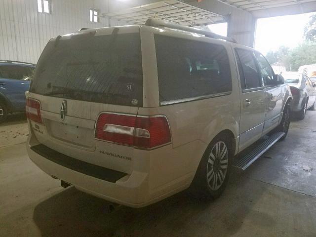 5LMFL28558LJ02586 - 2008 LINCOLN NAVIGATOR WHITE photo 4