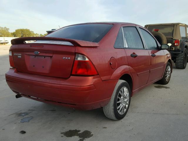 1FAFP34N75W176938 - 2005 FORD FOCUS ZX4 RED photo 4