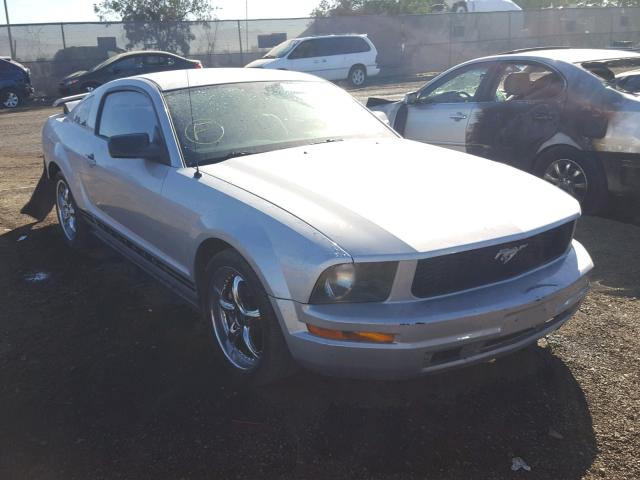 1ZVFT80N755202661 - 2005 FORD MUSTANG SILVER photo 1