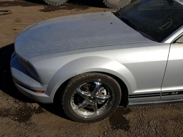 1ZVFT80N755202661 - 2005 FORD MUSTANG SILVER photo 9