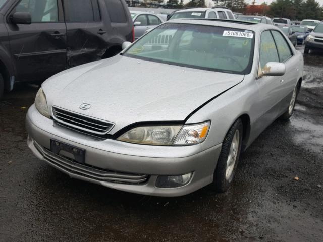 JT8BF28G7Y5086781 - 2000 LEXUS ES 300 SILVER photo 2