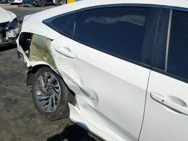 2HGFC2F76JH557883 - 2018 HONDA CIVIC EX WHITE photo 9