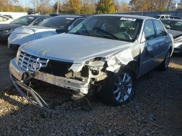 1G6KD5EY5AU107955 - 2010 CADILLAC DTS LUXURY SILVER photo 2