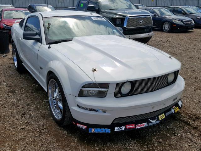 1ZVHT82H755210260 - 2005 FORD MUSTANG GT WHITE photo 1