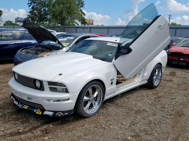 1ZVHT82H755210260 - 2005 FORD MUSTANG GT WHITE photo 9