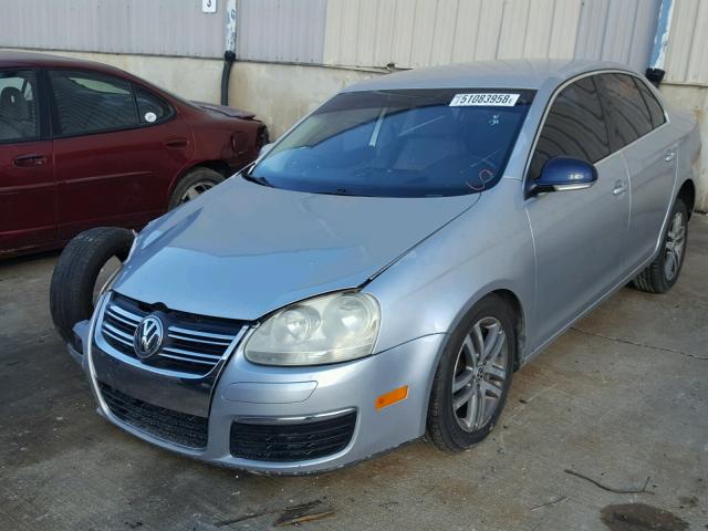 3VWRF71K76M650364 - 2006 VOLKSWAGEN JETTA 2.5 SILVER photo 2