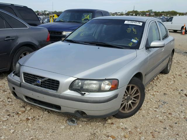 YV1RS61T042352190 - 2004 VOLVO S60 SILVER photo 2
