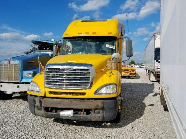 1FUJA6CK67PX35562 - 2007 FREIGHTLINER CONVENTION YELLOW photo 2