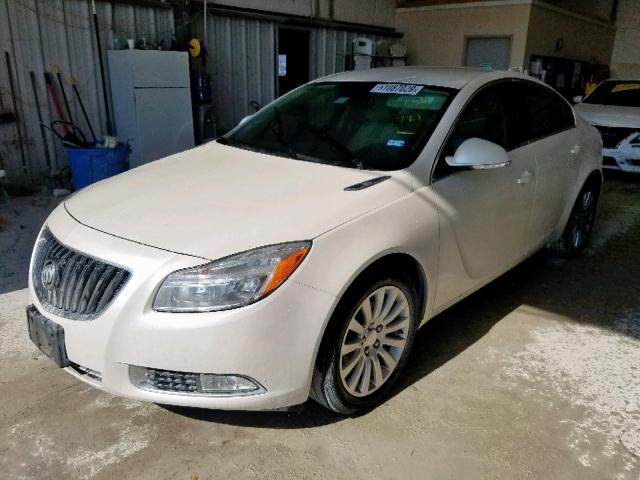 2G4GR5EK4C9159721 - 2012 BUICK REGAL WHITE photo 2