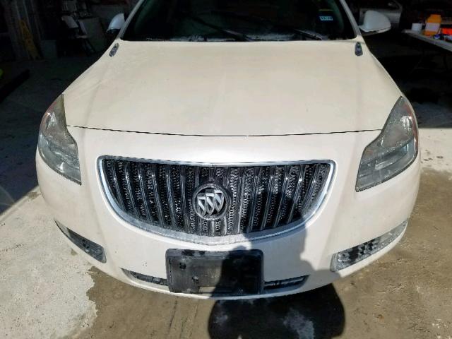 2G4GR5EK4C9159721 - 2012 BUICK REGAL WHITE photo 9