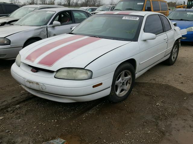 2G1WX12K7W9174066 - 1998 CHEVROLET MONTE CARL WHITE photo 2