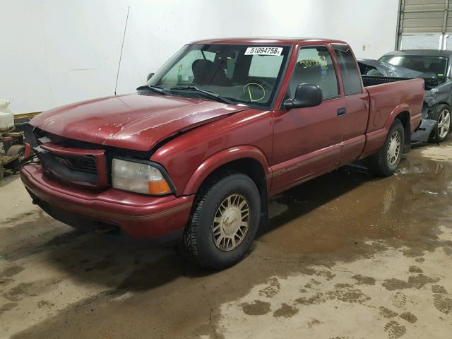 1GTCT19X8W8514974 - 1998 GMC SONOMA RED photo 2