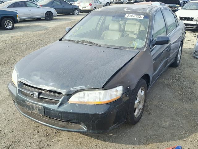 1HGCG1655WA028978 - 1999 HONDA ACCORD GREEN photo 2