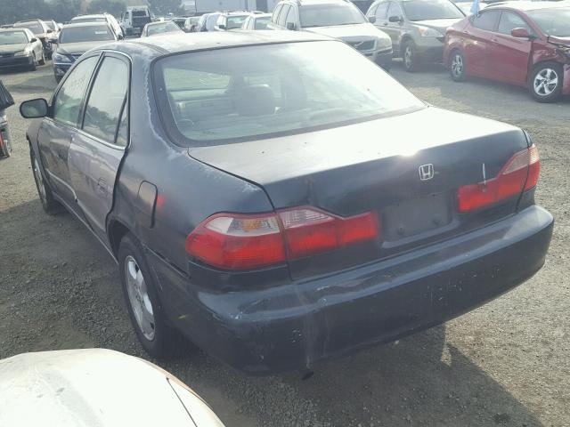 1HGCG1655WA028978 - 1999 HONDA ACCORD GREEN photo 3