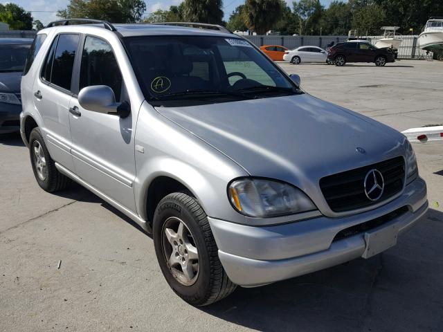 4JGAB54E61A250139 - 2001 MERCEDES-BENZ ML 320 SILVER photo 1